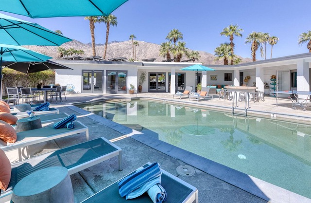 Grande maison de piscine confortable 5BR + 4BA dans un quartier calme de sable chaud