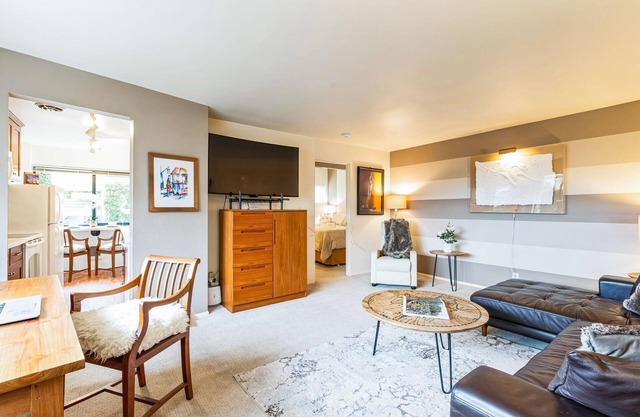 Posh Lakeside Suite 1 chambre - 1 bloc de la plage, des courts de tennis et 10 restaurants
