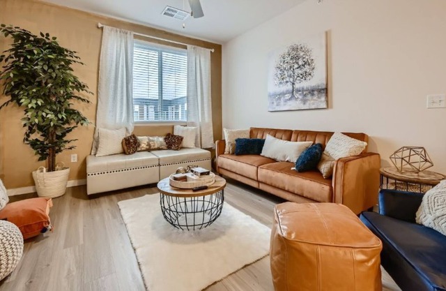 Posh Penthouse Comfort:Style:Sports