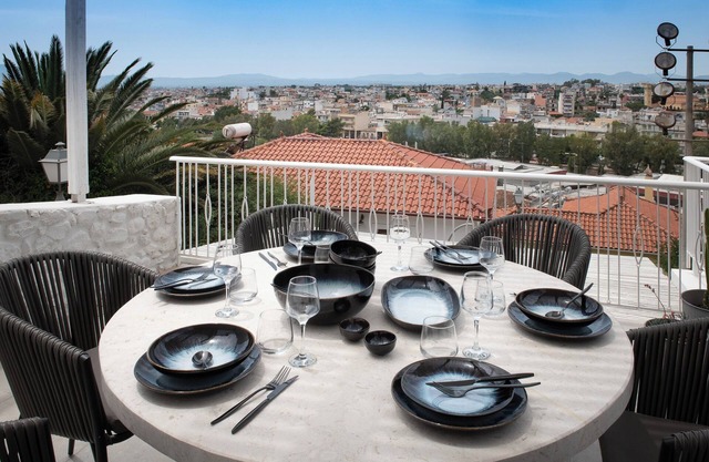 Positivespace Kalamata Heights - Luxus und Historischer Charm mit Ausblick