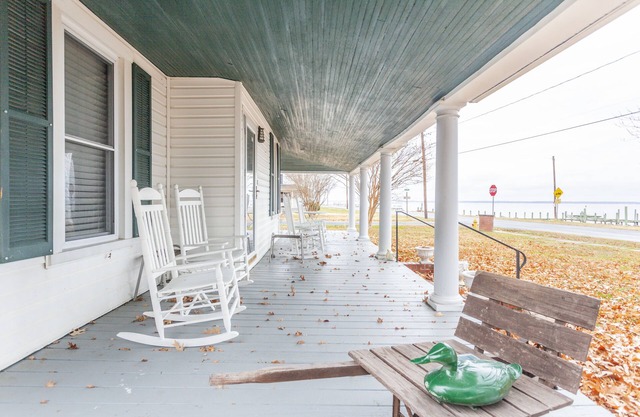 Potomac View - Riverfront, wraparound porch!