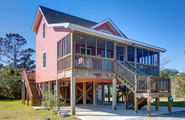 Potter's Place: Cozy home Just a short walk to the Ocracoke Lighthouse.
