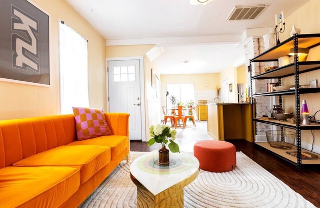 Potter Upper · Bright 1.5BR in the Heart of Bay View - w/ Parking