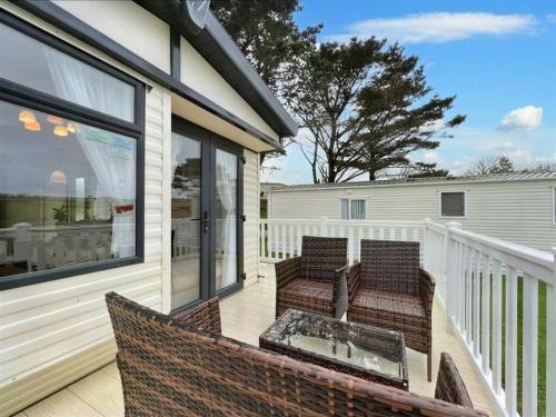 Pottsville Cabin - short walk to Praa Sands Beach