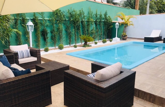 Suite Pousada avec piscine, climatisation et Netflix - à 100 mètres de la mer