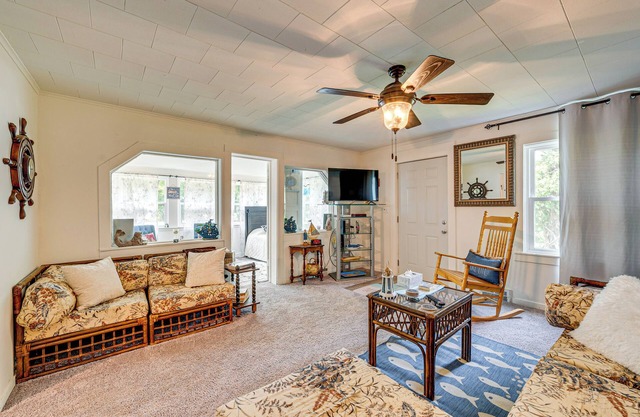 Powers Lake Home w/ Patio - 9 Mi to Lake Geneva!