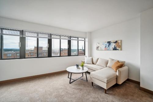Pp 1306 Modern Corporate 1br, Pool, Gym