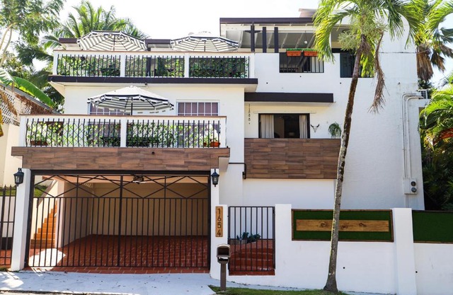 PR1654-5 Private Rm w Keypad Qn Bed Balcony EasyParking