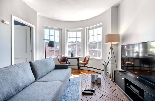 Practical South End 1BR near shops, restaurants & T Stops