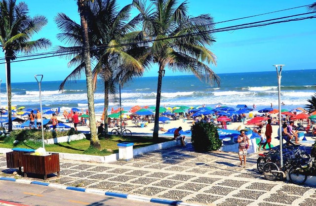 Praia do Tombo - Guarujá - Pé na areia