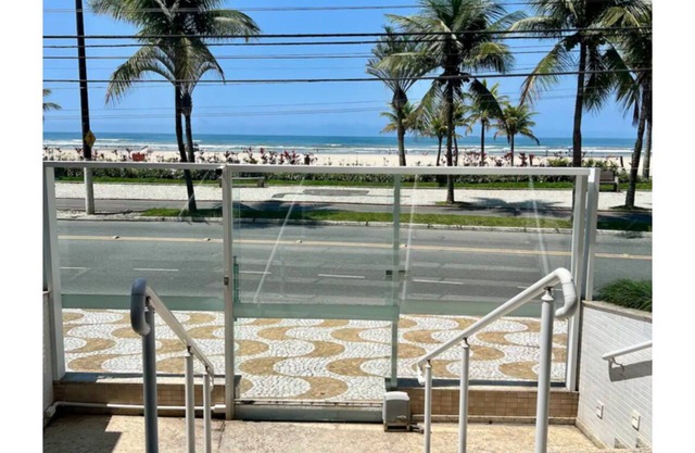 Praia Grande Paradise! Feet in the sand! Facing the Sea.