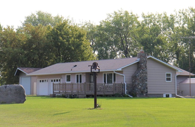 Prairie Pines Lodge....15 private acres....near Devils Lake