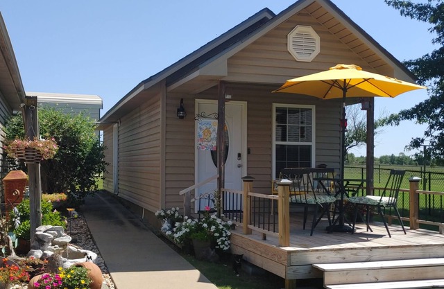 Prairie Springs cabin, quiet country setting, but close to everything!