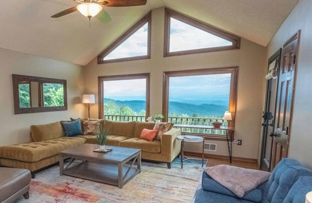 Prayer Mountain Views Cabin | Fireplace
