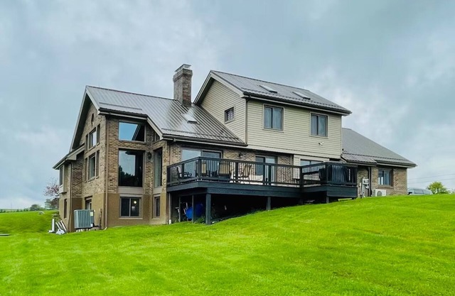 Beautiful home with views of Safari, Marsh & Waterfowl