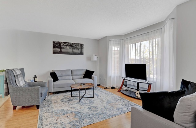 Premier 3-Bed Hideaway | Heart of Grande Prairie