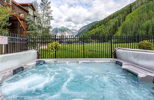 Premier Downtown Telluride Condo with Pool, Hot Tub & Parking
