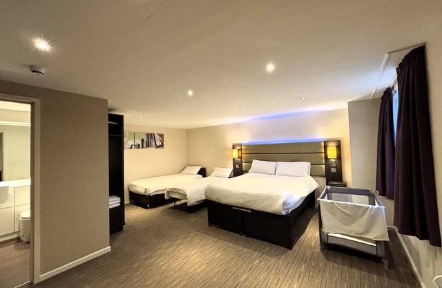 Premier Roomz Two Mills