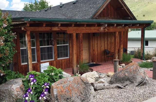 Premier Rustic Inn, cabine personnalisée au design moderne sur la rue Main à Lava
