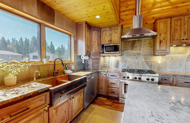 Premier Tahoe Keys home on the channel - close to Heavenly Ski Resort/Village