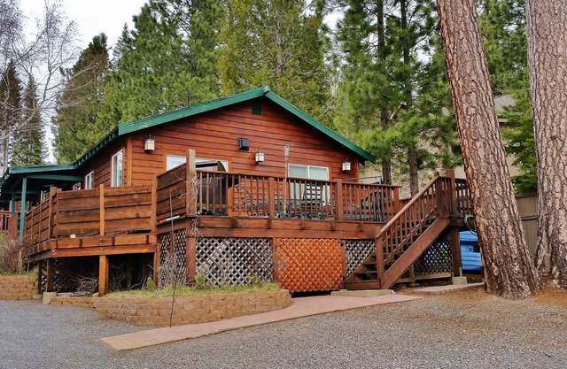 Premiere-famille Lakeside Chalet, belles vues, Dock & Boat gratuit Slip
