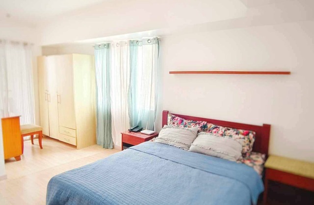 Premium BGC 2 BR Condo South of Market- Pool-Sauna