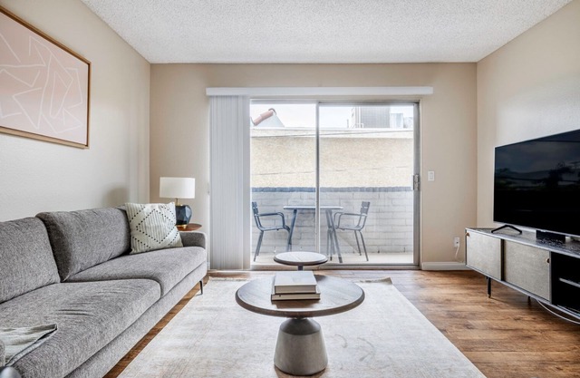 Premium Glendale 1BR w/ Pool, Gym, walkable location, by Blueground