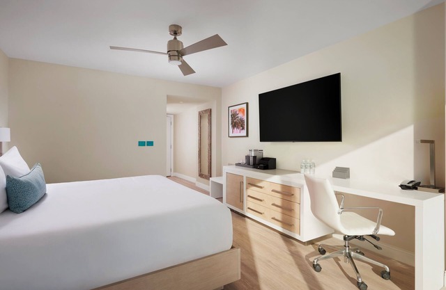 Premium King Studio Near Harbor – Ideal for Solo Travelers or Couples
