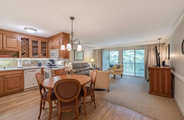 Premium Lakeview 1 BR in Kingsmill Resort-Very Clean-No Pets-Smoke free