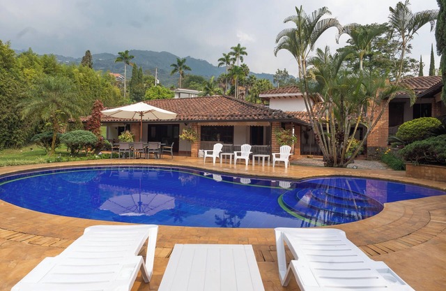 Premium Mansion in El Poblado w/Private Nightclub & Maid/Chef, Pool, Sauna