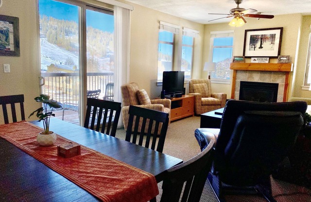 Condo de luxe PREMIUM Mountain View à WP Base 2B / 2B avec terrasse * SPÉCIAUX JANVIER *