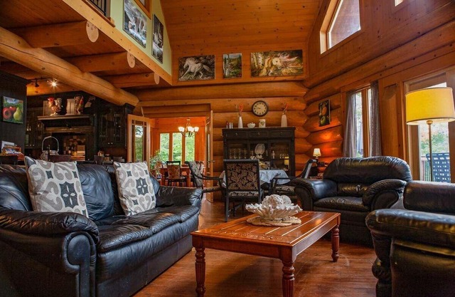 Chalet de prestige construit exclusivement à la méthode Scandinave en bois rond.