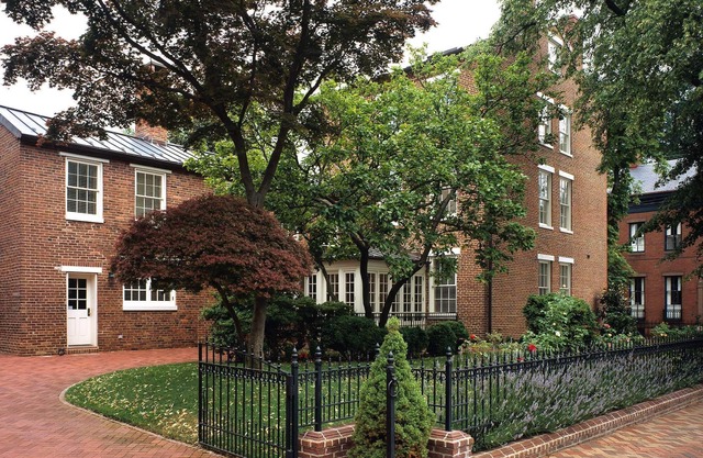 Prestigious Historic Annapolis home, parking for 5 cars, walk to everything!