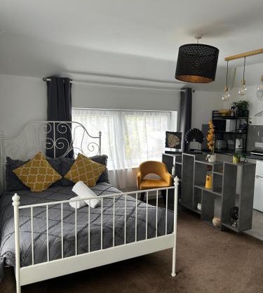Preston Room Let