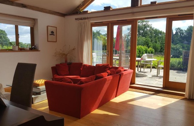 Prestwick Oak - Open Plan 2 Double Ensuite Rural Oak Framed House Sleeps 4 plus AONB