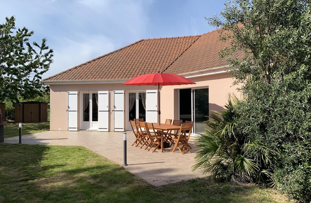 Jolie maison de 126M2 avec jardin, proche des plages et d'une base de loisir .