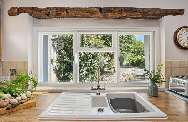Pretty 2 bed cottage & garden, Torrington