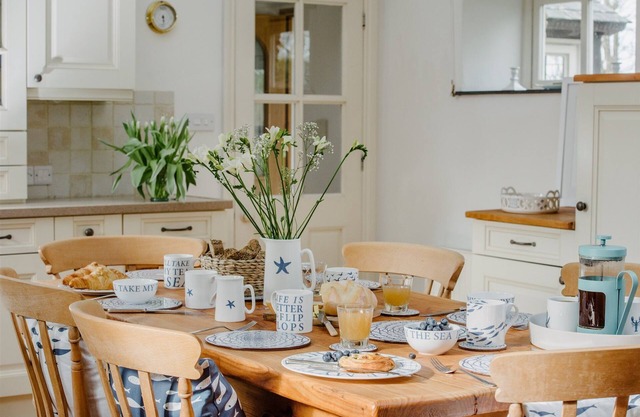 Pretty Converted Stable Block. Village Centre, close to Lost Gardens of Heligan