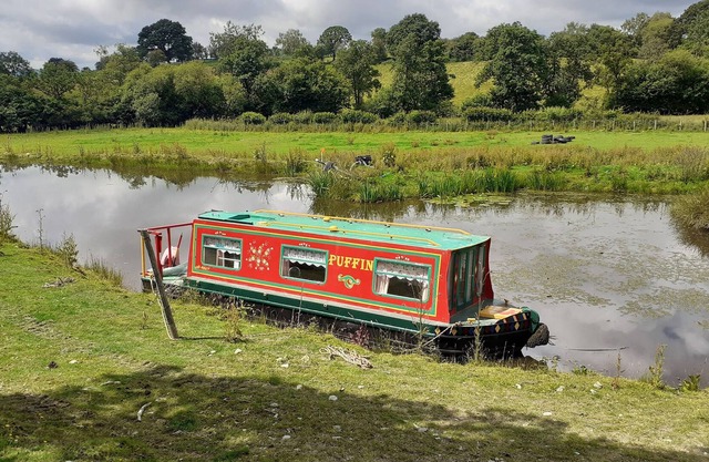 Pretty & cosy boat in stunning valley view, Wales