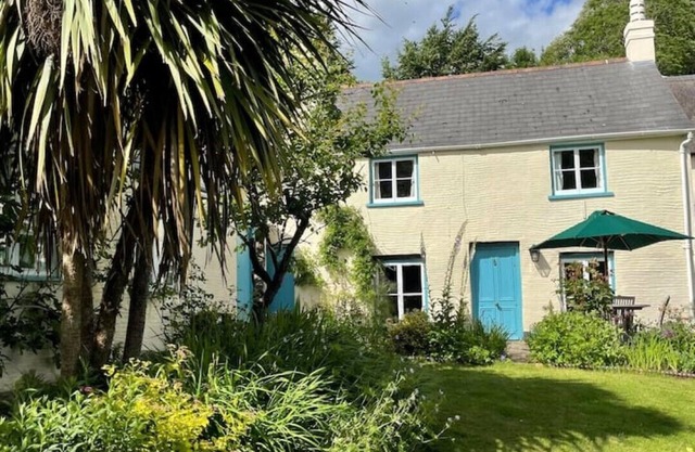 Pretty Cottage & Private Garden, Dulverton, Exmoor - Pet-friendly
