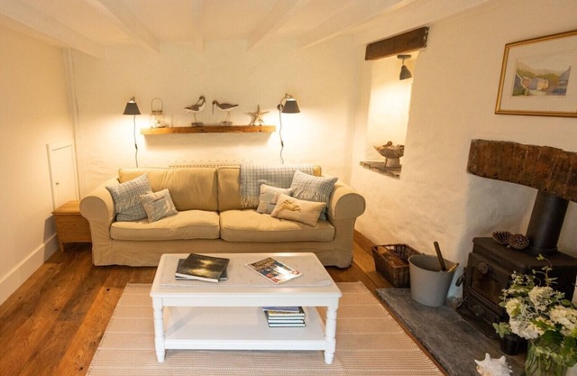 'Pretty Cottage', un jardin au bord de la rivière dans un endroit paisible mais central, à Solva