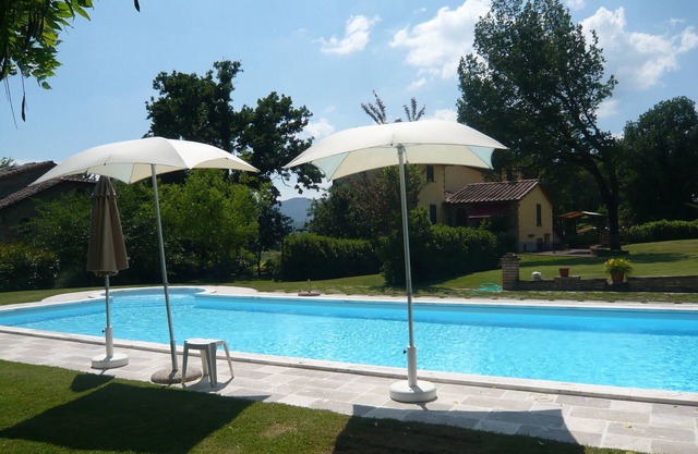 Jolie Maison Toscane 7 chambre/bains, patio, piscine, jardin, AC amis et parents