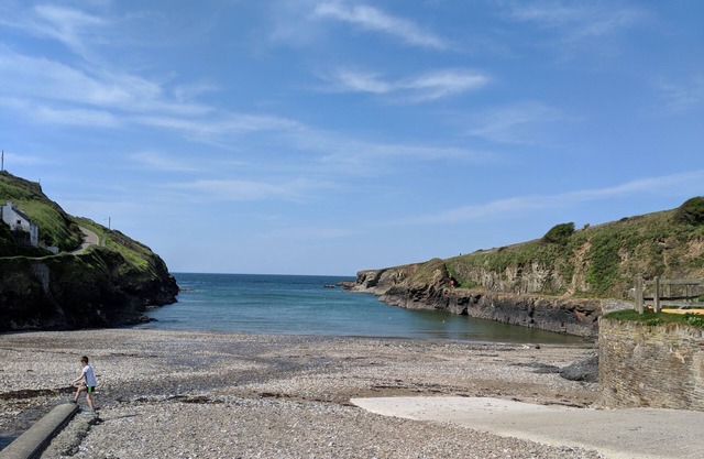 Pretty, Romantic Cornish Cottage with Hot Tub & Sauna near the Beach