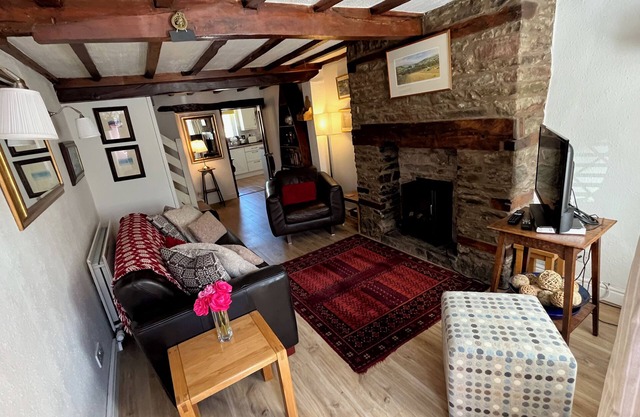 Beautiful Welsh cottage, perfectly located, private parking & fast wifi