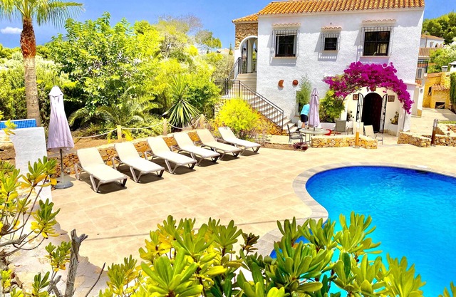 Jolie villa traditionnelle à distance de marche de toutes les installations et de la plage.
