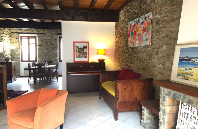 Jolie maison de village de caractère à Laroque des Albères avec terrasse.