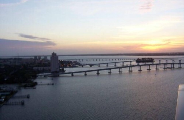 ** BAISSE DE PRIX ** Promotions mensuelles ** Penthouse Waterfront