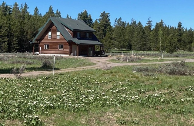 Outland Meadows Guest House près de Yellowstone Park