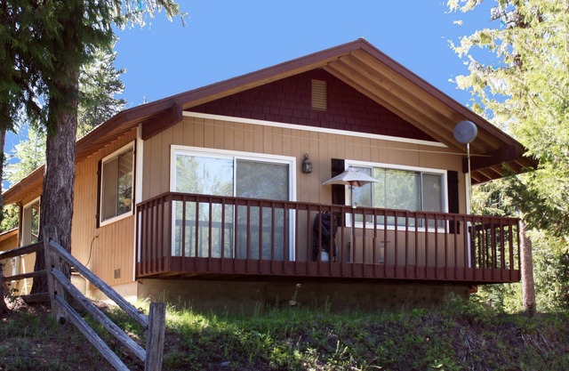 Priest Lake Cozy Cabin avec des aménagements modernes - hiver ou été