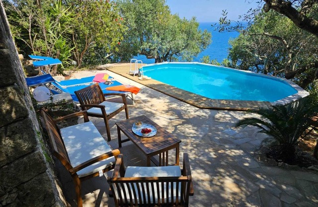 PrimaLuce, villa exclusive surplombant la mer, avec une vue imprenable